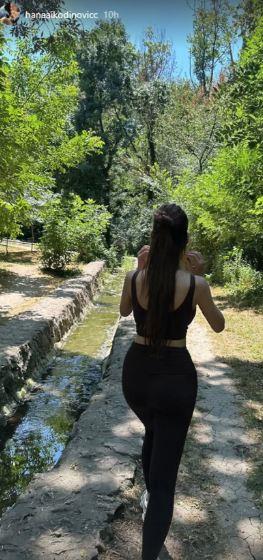 2025-07-01 07_35_47-Ćerka Nataše Bekvalac Hana Ikodinović u prirodi u uskim helankama, golog stomaka.jpg