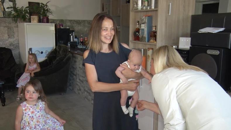 Porodica Stanić iz Stapara ima 11 dece.jpg