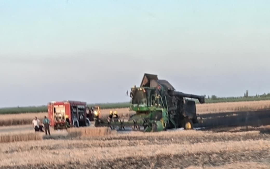 Izgoreo kombajn foto privatna arhiva.jpg