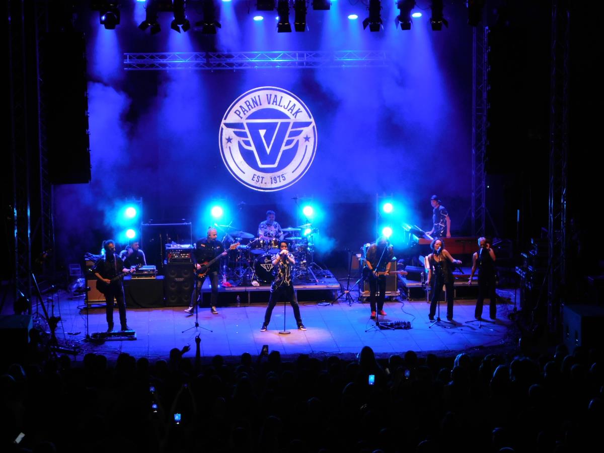 LOZNICA - Valjak svirao u Tršiću.JPG