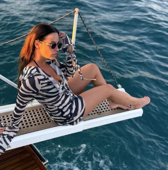 Nekada je bila dužna kamatašima sada uživa na jahti