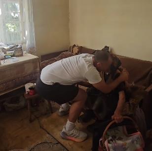 Marko Nikolić i baka Dica.png