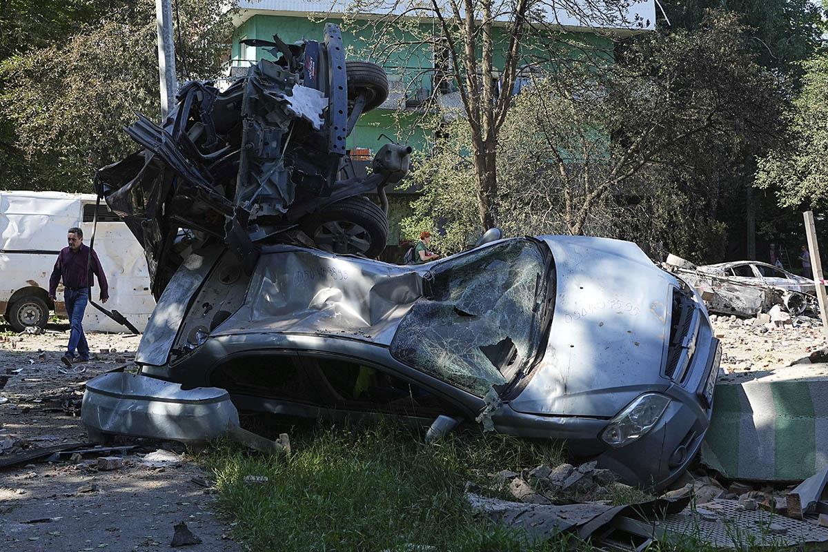 x AP Efrem Lukatsky.jpg