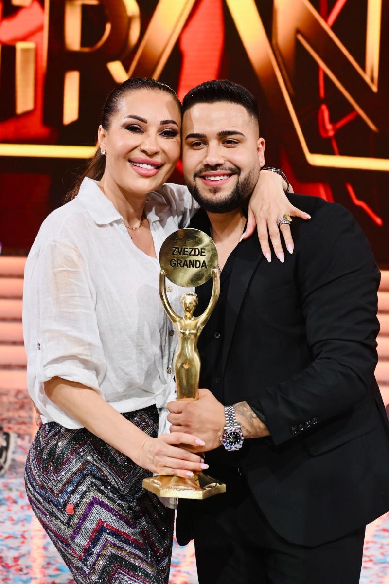 Nikola Stanišić sa svojom mentorkom Svetlanom Cecom Ražnatović.jpg