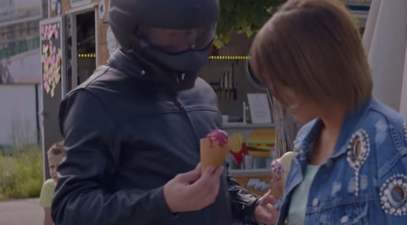 Marija Mikić dok je snimala spot za pesmu Jul