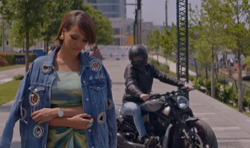 Marija Mikić dok je snimala spot za pesmu Jul