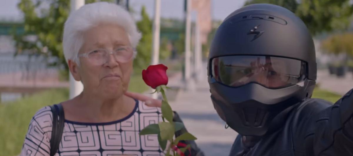 Marija Mikić dok je snimala spot za pesmu Jul