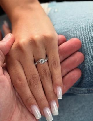 Aleks Nikolić se verila