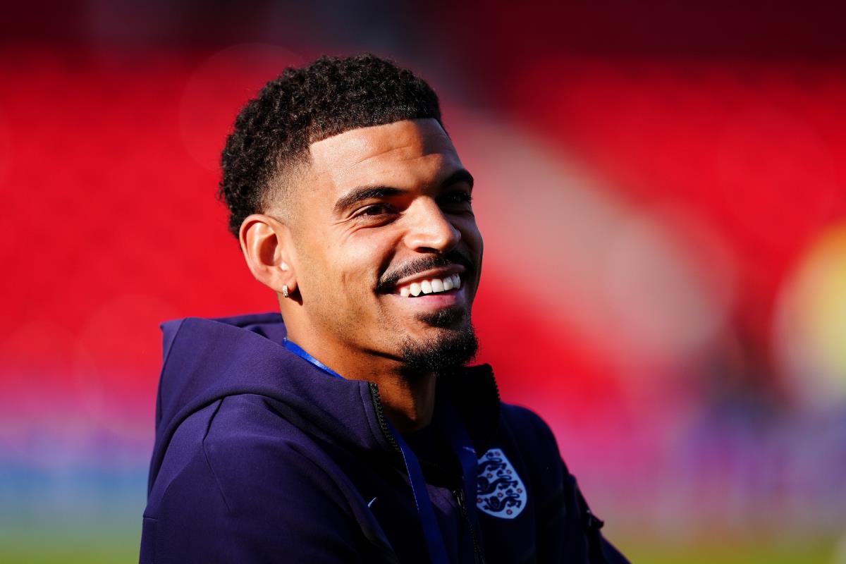 Morgan Gibs-Vajt u opremi reprezentacije Engleske