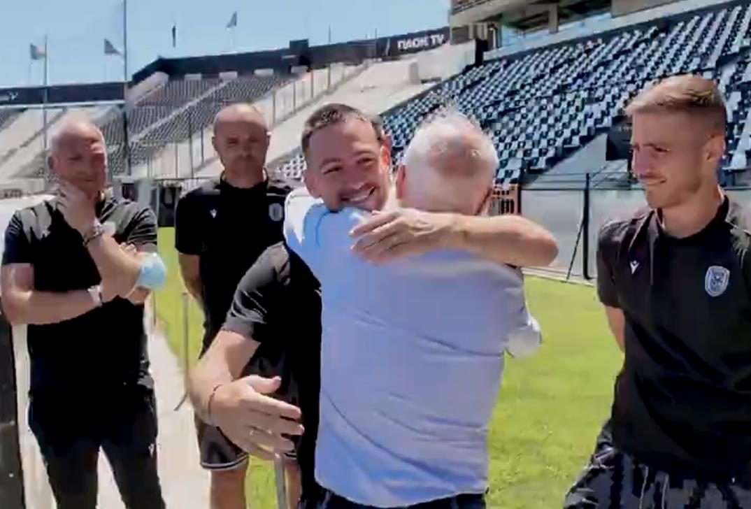 Ivan Savidis u zagrljaju sa Andrijom Živkovićem