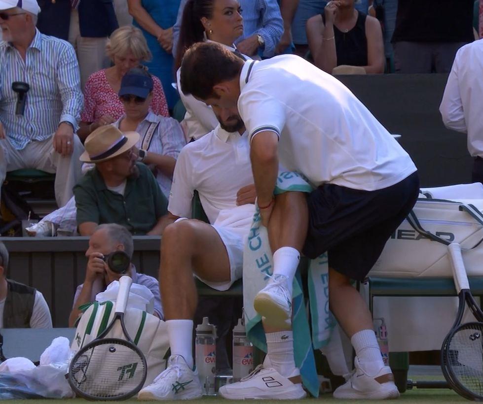 Novaku Đokoviću se ukazuje medicinska pomoć na Vimbldonu