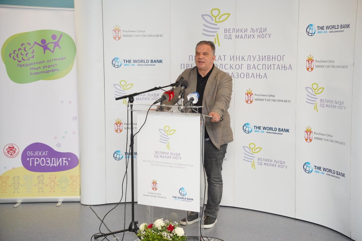 Ministar prosvete prof. dr Dejan Vuk Stanković.jpg