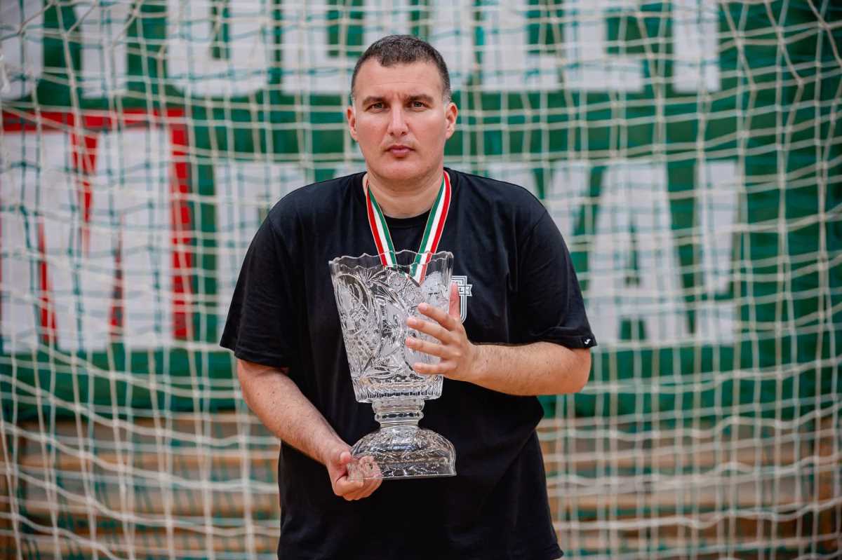 Marko Gavrilović sa peharom