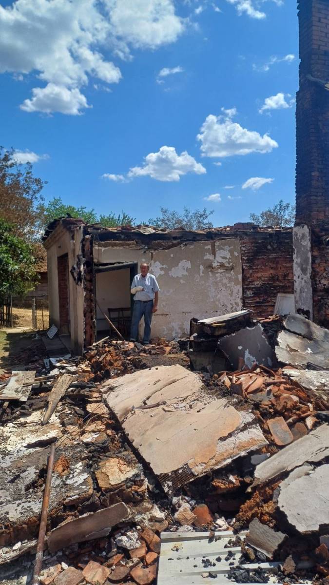 tmava vucina spava ovde.jpg