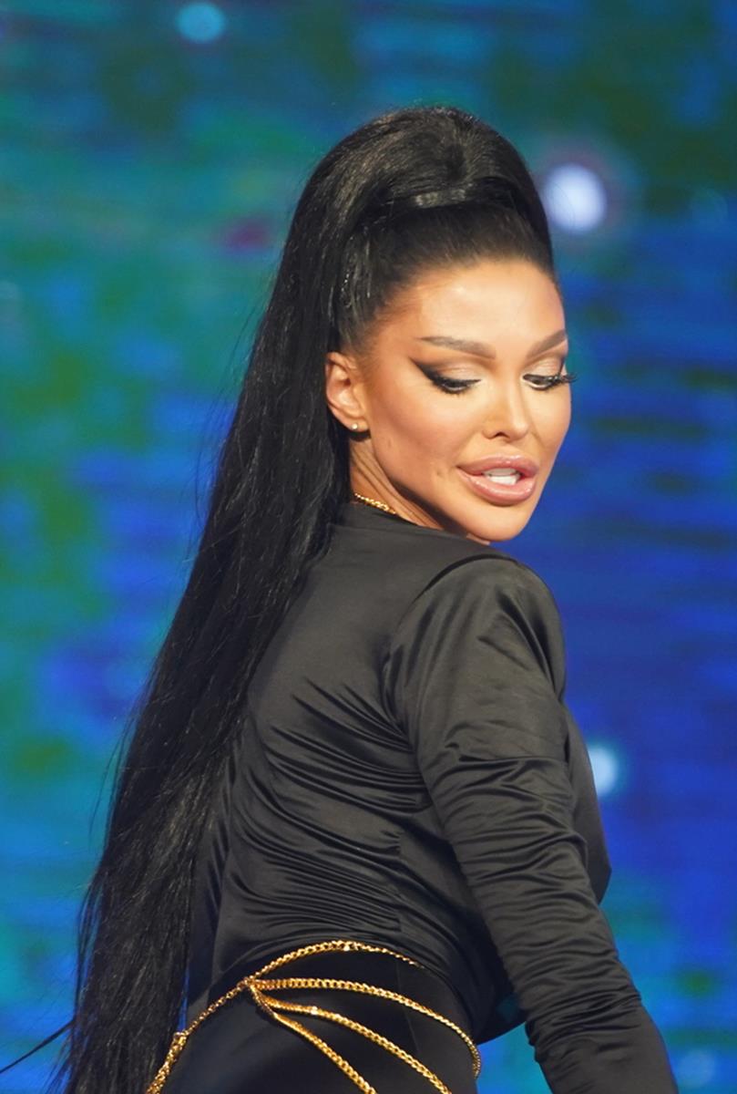 STARLETA OBJAVILA SLIKU STARIJEG SUPRUGA BIZNISMENA (52) I ŠOKIRALA! Prevario je s najboljom drugaricom, a sad više ne liči na sebe, svi se pitaju jedno (FOTO)