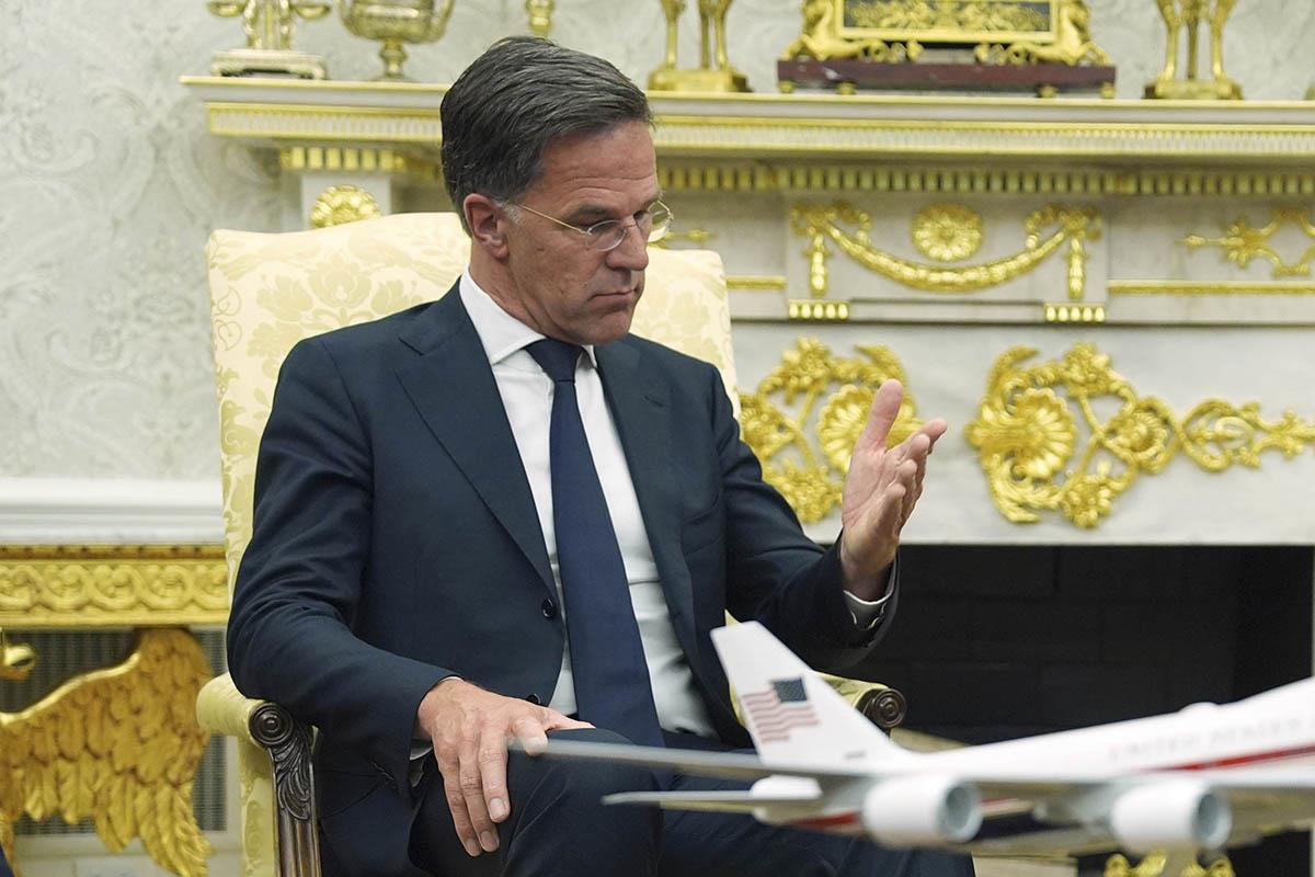 102 AP Evan Vucci.jpg