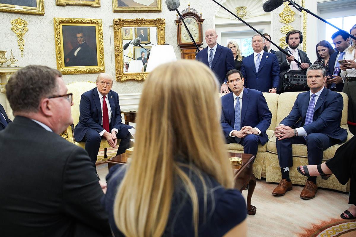 104 EPA Yuri Gripas  Pool.jpg