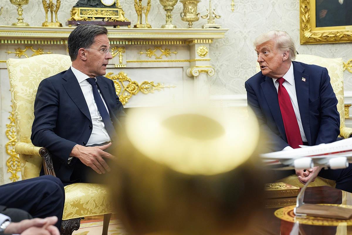 102 EPA Yuri Gripas  Pool.jpg