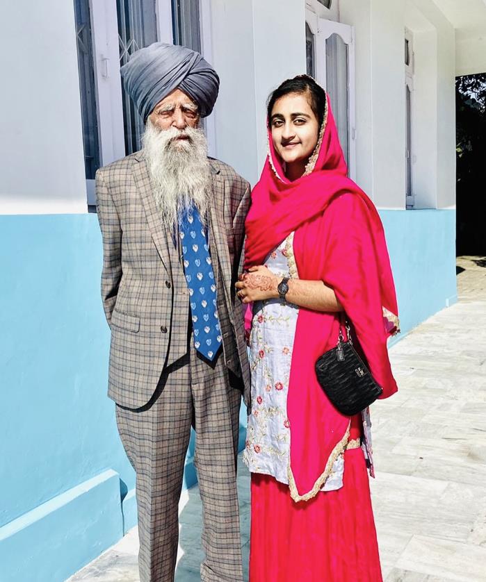 Faudža Sing sa obožavateljkom