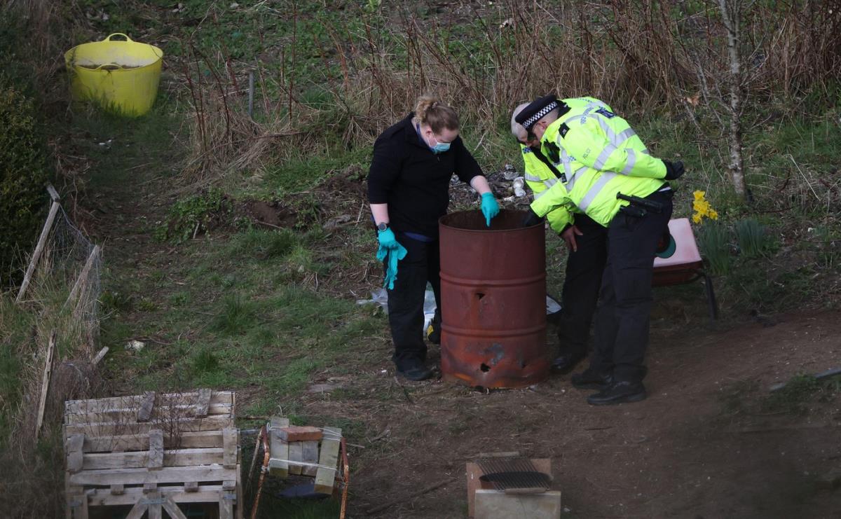 Policija je pronašla bebu u kesi iz marketa ispod smeća