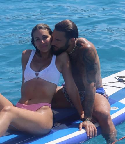 Anastasija Ražnatović i Nemanja Gudelj na plaži