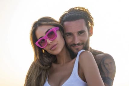 Anastasija Ražnatović i Nemanja Gudelj na plaži