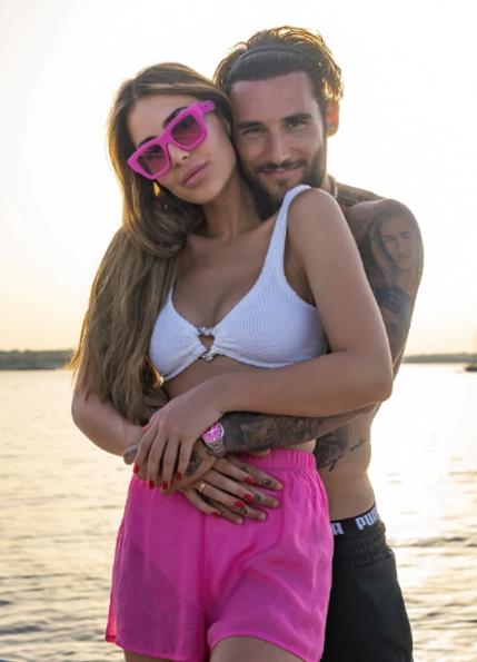 Anastasija Ražnatović i Nemanja Gudelj na plaži