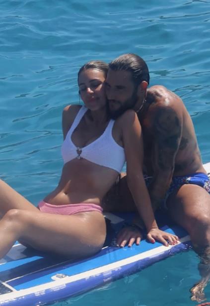 Anastasija Ražnatović i Nemanja Gudelj na plaži