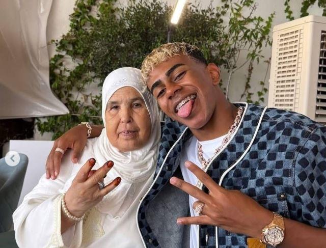 Lamin Jamal sa bakom