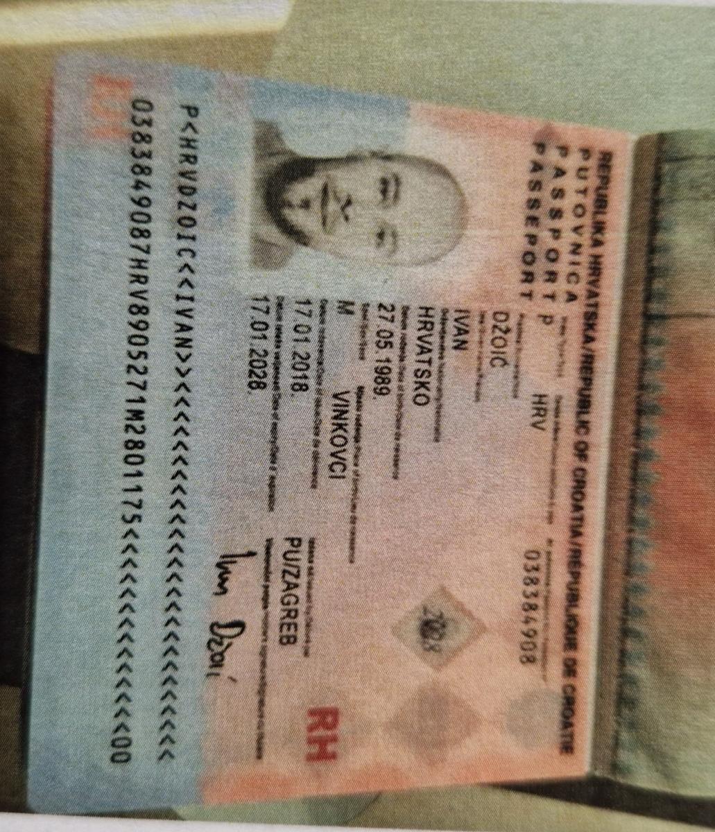 Filip Knežević pasoš.jpg