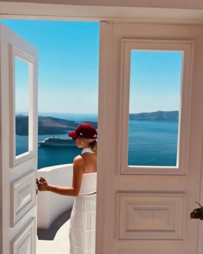 Ksenija Knežević se verila na Santoriniju