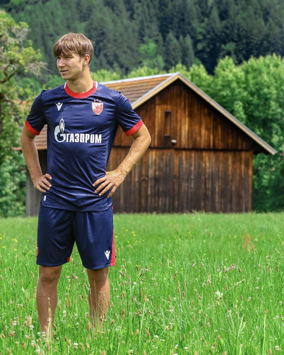 FK Crvena zvezda novi dres Vasilije Kostov