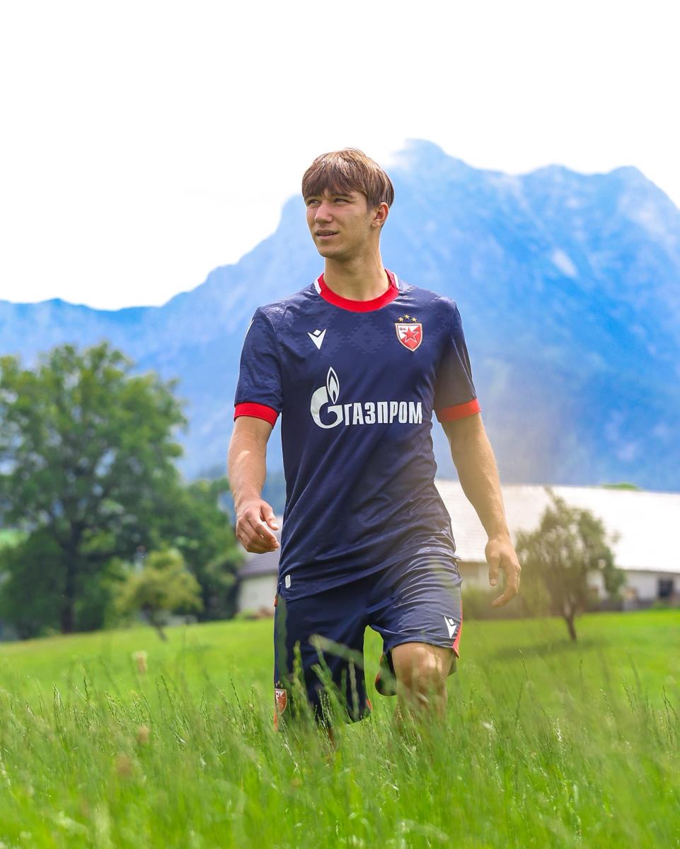 FK Crvena zvezda novi dres Vasilije Kostov