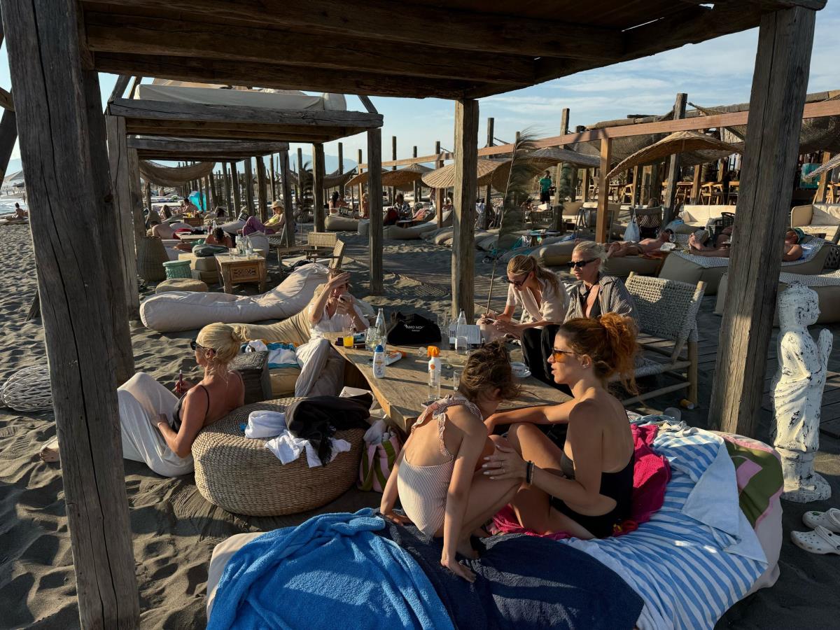 Paparaco: Nataša Bekvalac sa porodicom na odmoru