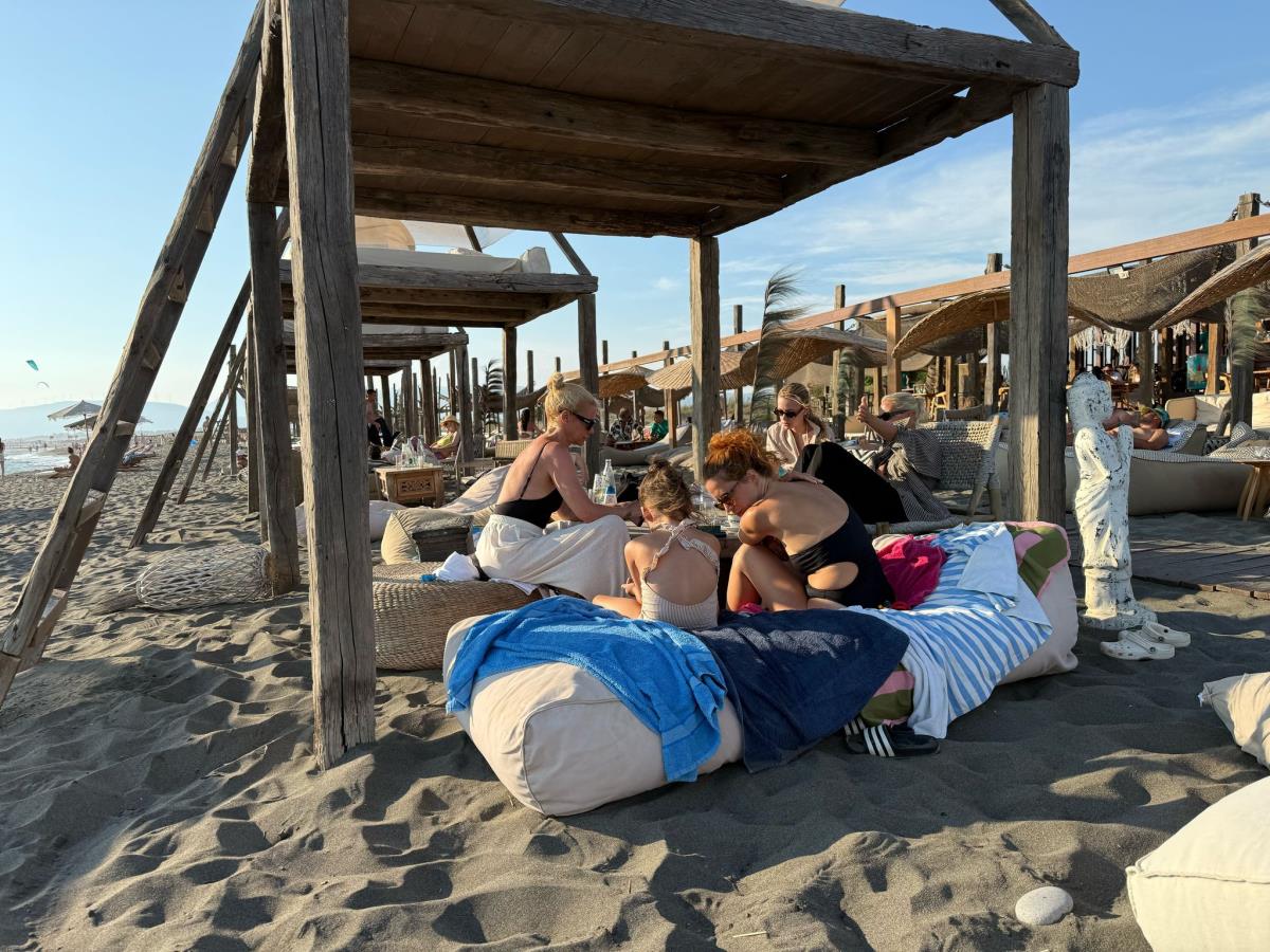 Paparaco: Nataša Bekvalac sa porodicom na odmoru