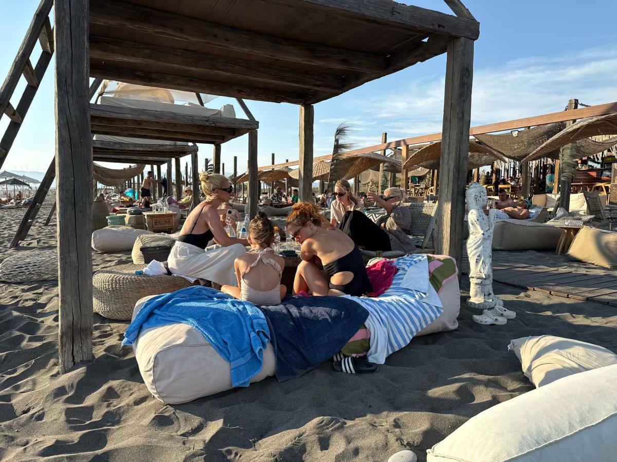 Paparaco: Nataša Bekvalac sa porodicom na odmoru