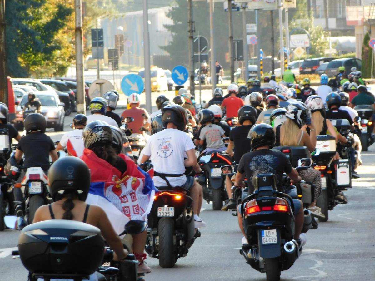 LOZNICA - Defile.JPG