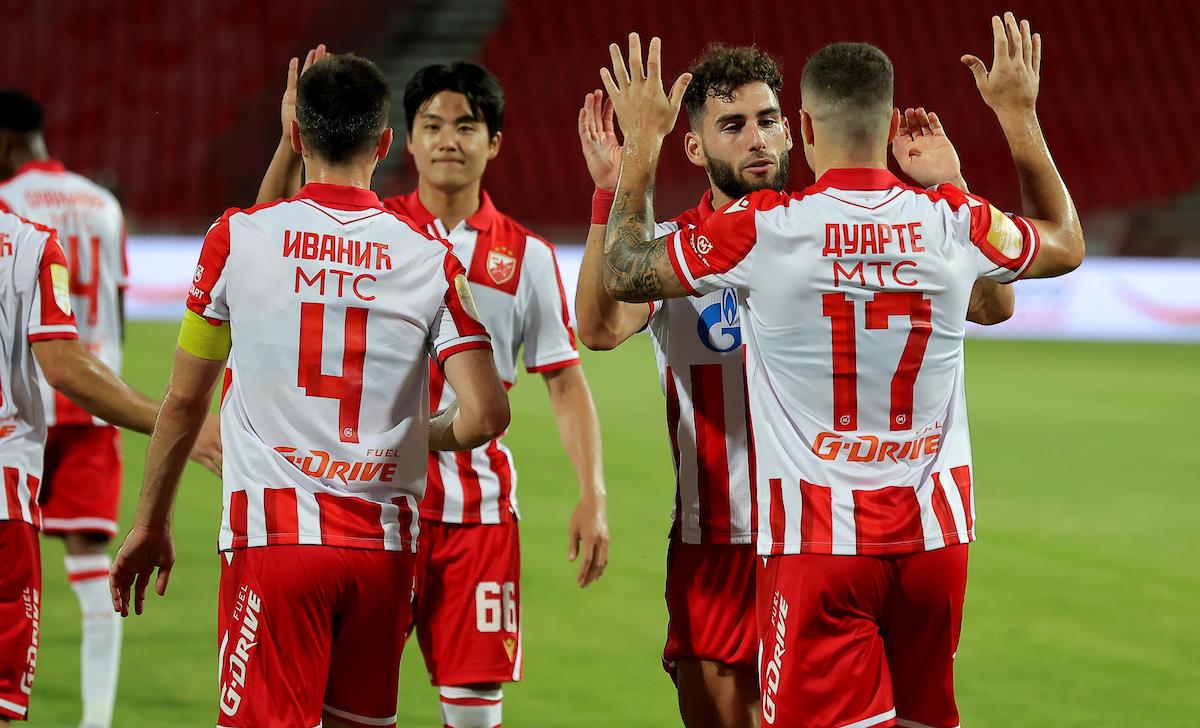 Fudbaleri Crvene zvezde na utakmici protiv Javora
