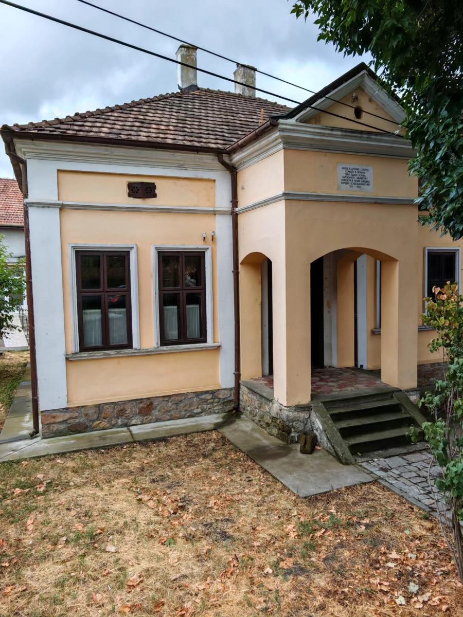 Biblioteka u Velikoj Drenovi 2.jpg