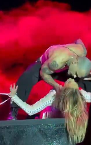 vulgarni ples dženifer lopez 13.png