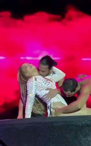 vulgarni ples dženifer lopez 11.png