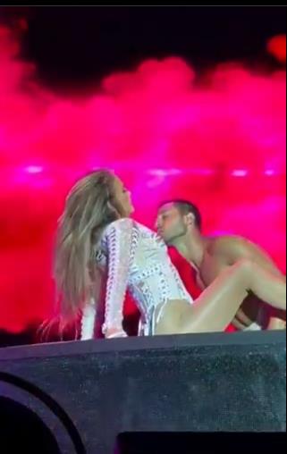 vulgarni ples dženifer lopez 8.png