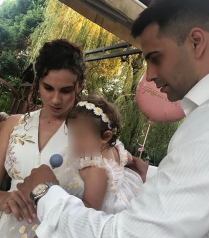 Filip Panajotović sa ženom i ćerkom