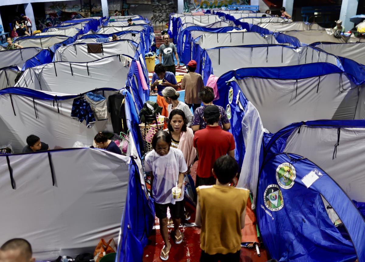 filipini07 EPA Francis R Malasig.jpg