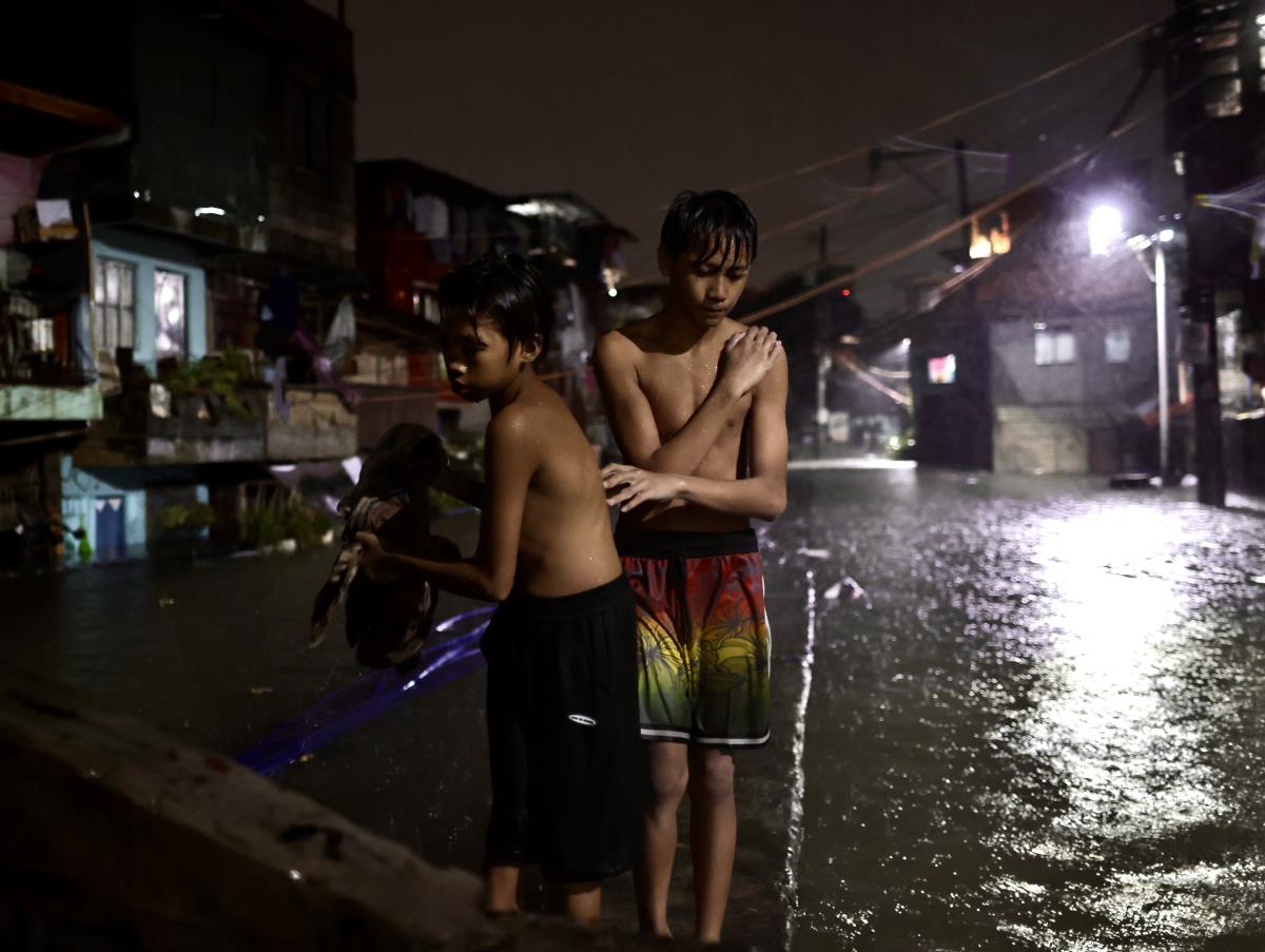 filipini EPA Francis R Malasig.jpg