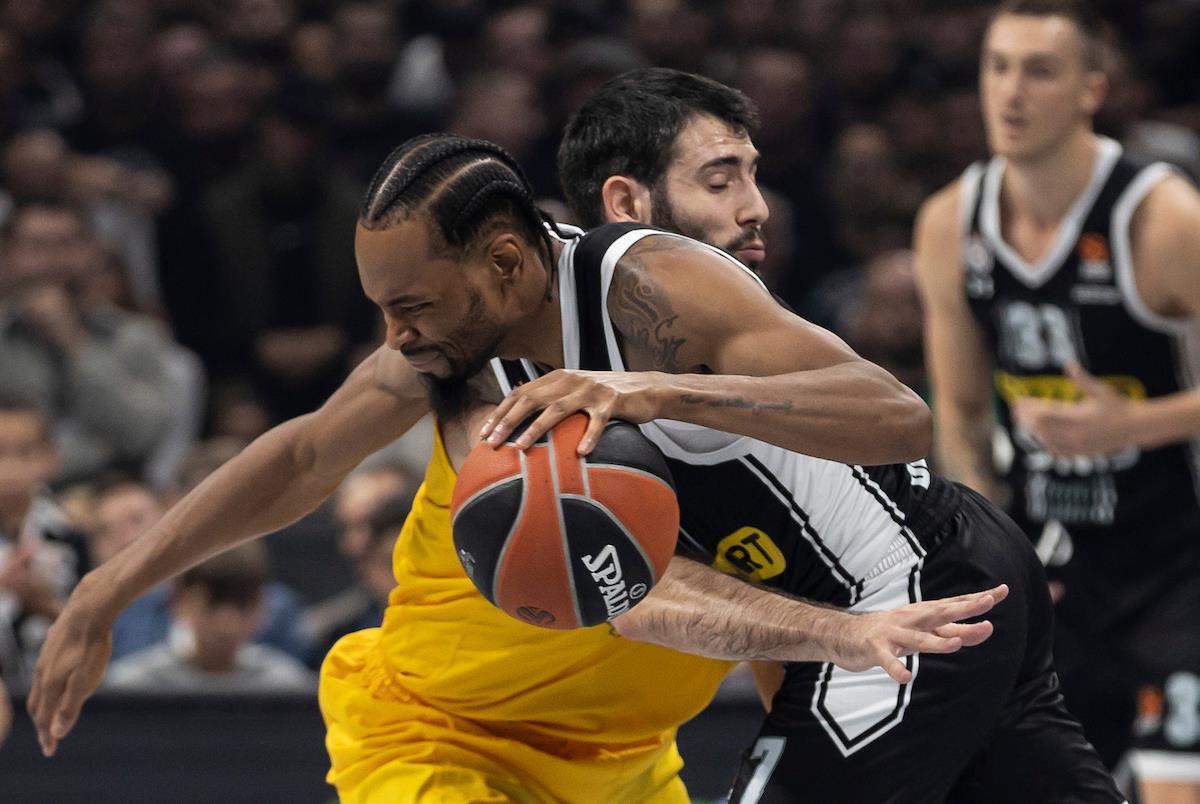 Aleks Abrines i Kevin Panter u duelu