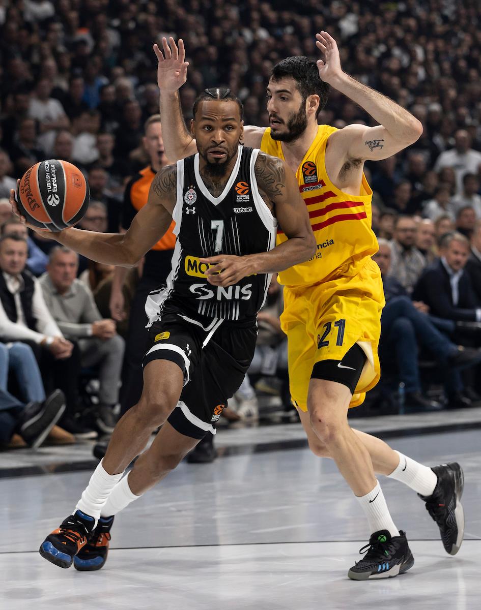 Aleks Abrines i Kevin Panter u duelu