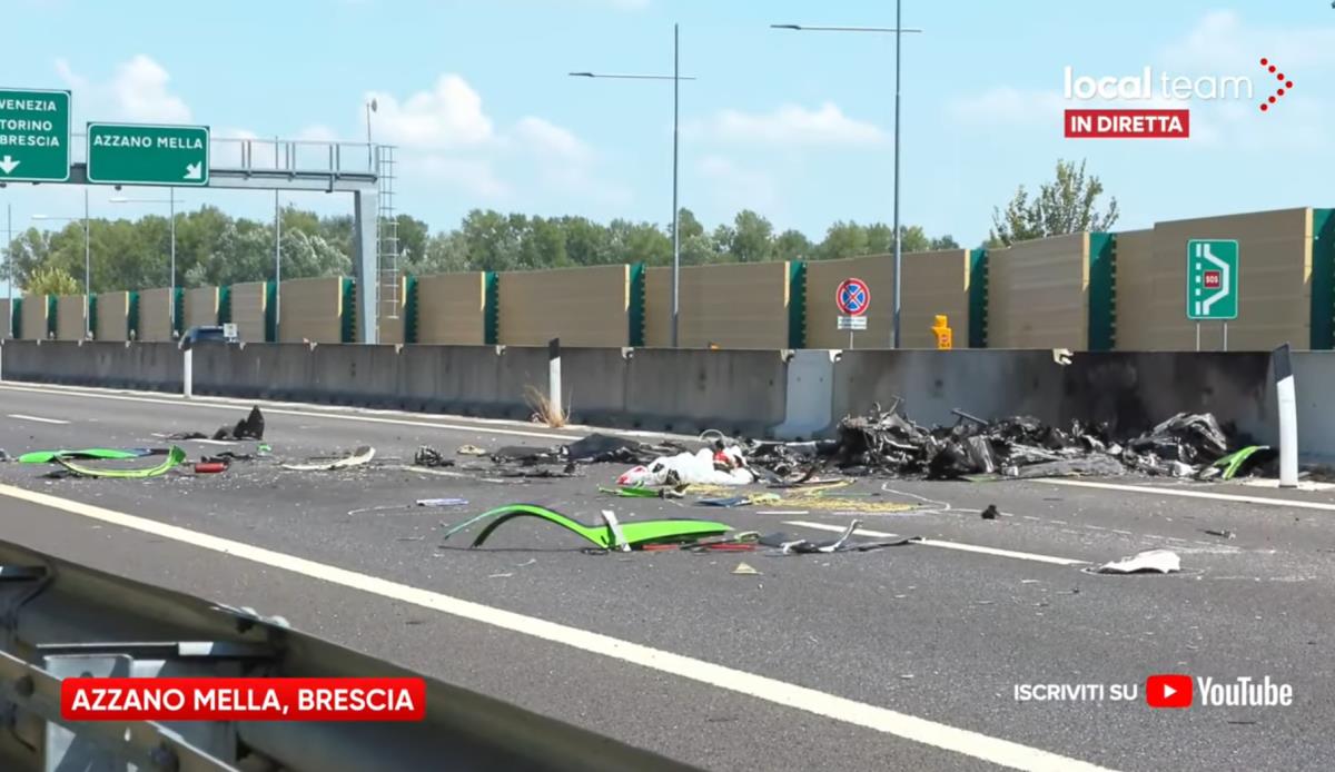 2025-07-23 08_37_30-LIVE Azzano Mella (Brescia), ultraleggero precipita su raccordo autostrade, due .png