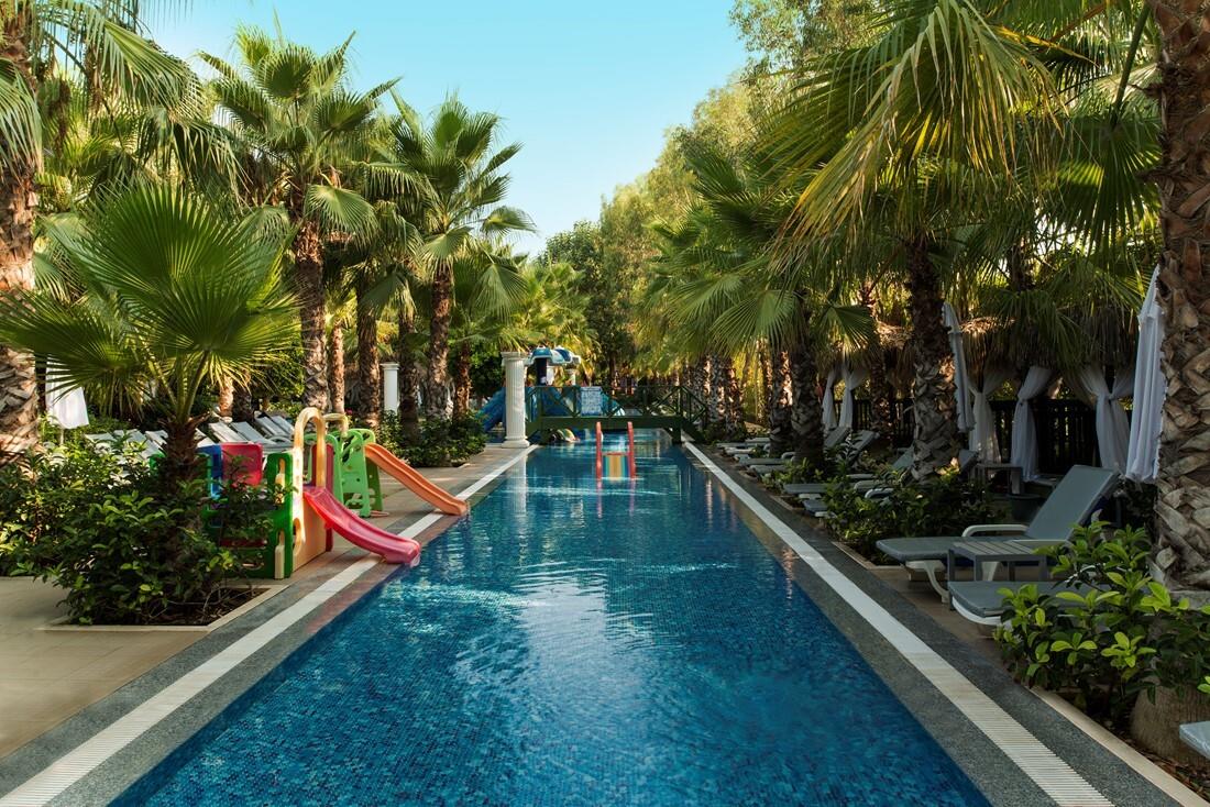 4.Delphin Palace.jpg