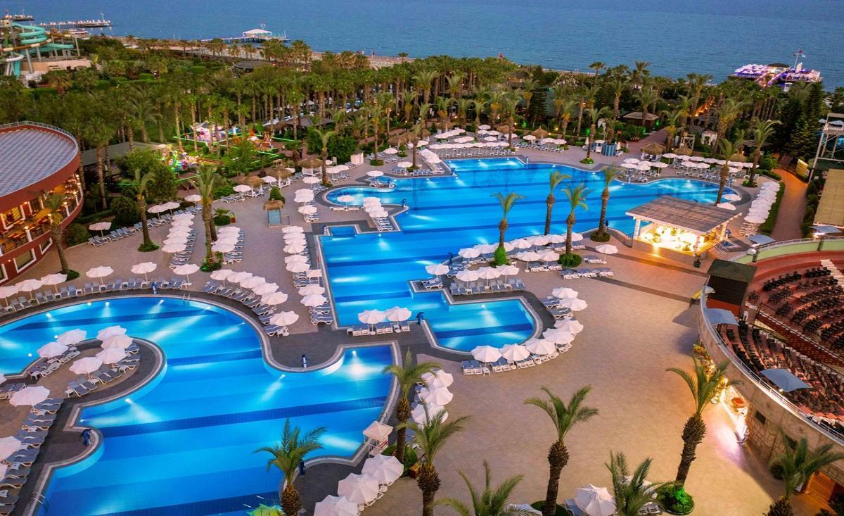 2. Delphin Palace.jpg